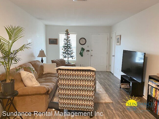 Foto del edificio - 2 br, 1 bath House - 3250 Redwood Lane Unit B