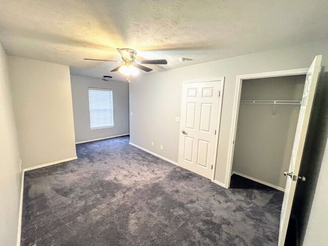 Building Photo - Single Family Home!