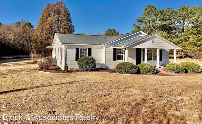 Building Photo - 4 br, 2 bath House - 709 N Main St
