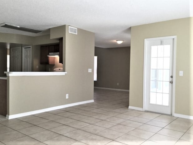 Foto del edificio - 1054 Royal Oaks Dr