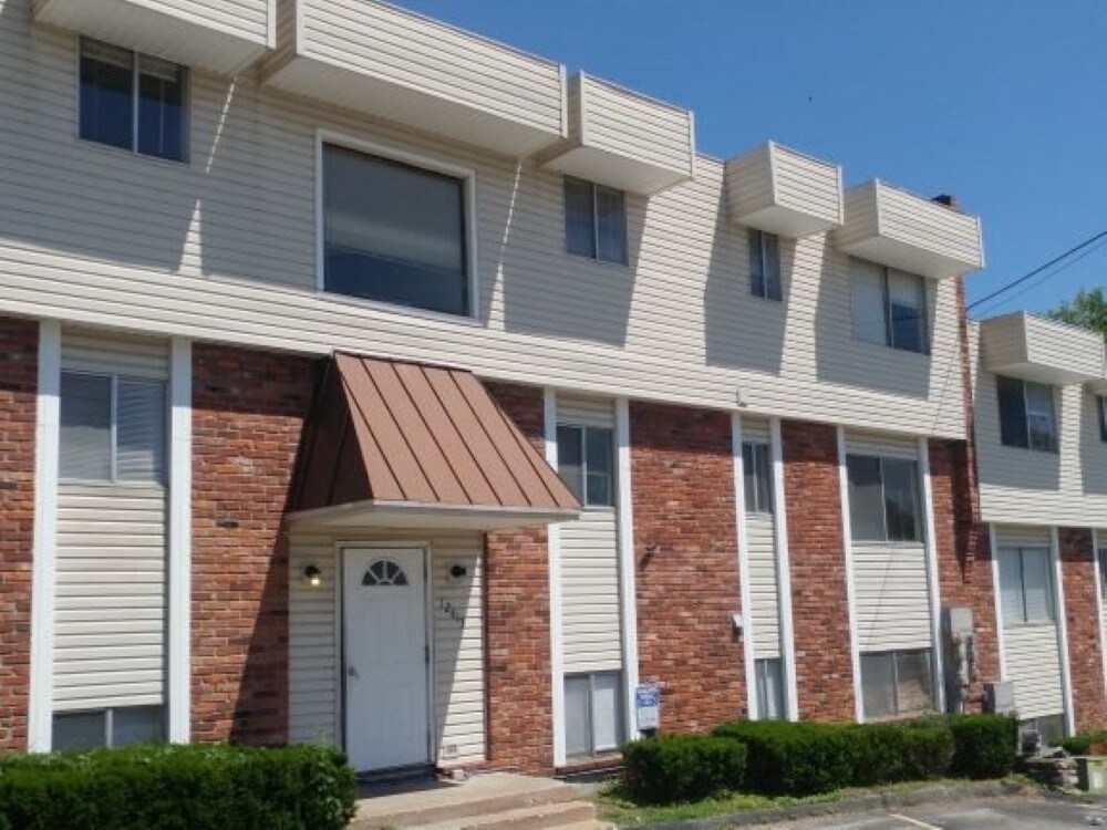 Oxford Commons Apartments in Independence, MO