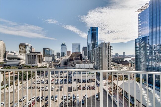 Building Photo - 360 Nueces St