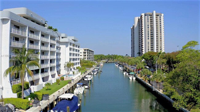 Foto del edificio - 1650 NE 115th St