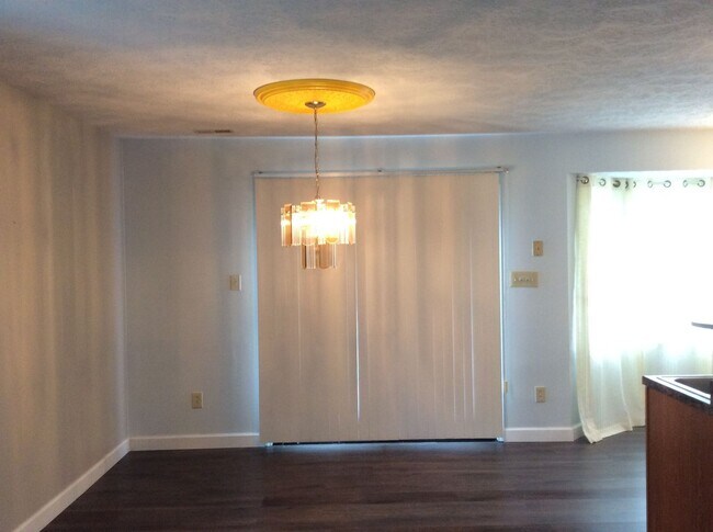 Building Photo - Located in the Heart of Havelock!