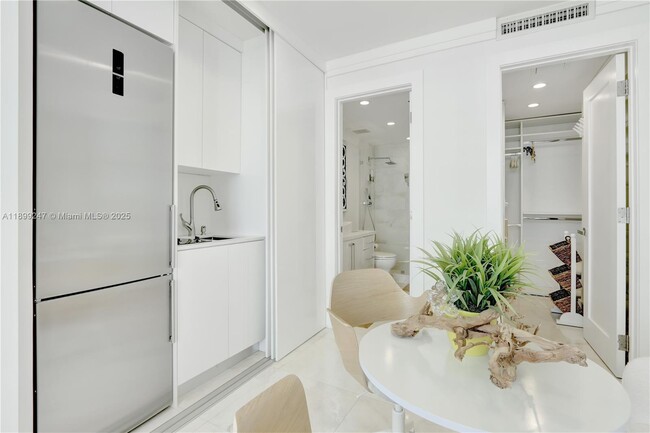 Foto del edificio - 700 Biltmore Way