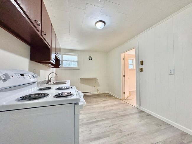 Building Photo - 123 S Michigan St