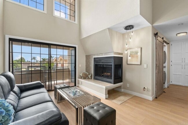Foto del edificio - 270 Dahlia Ave