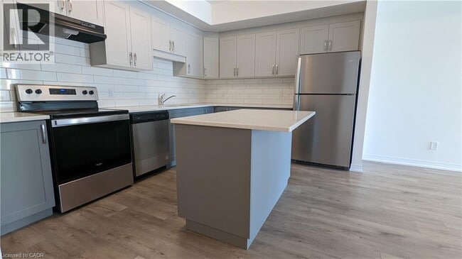 Building Photo - 261 Woodbine Ave