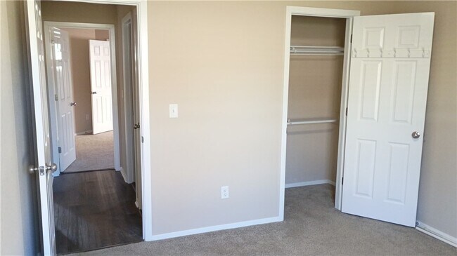 Foto del edificio - 905 SW Loudon Dr