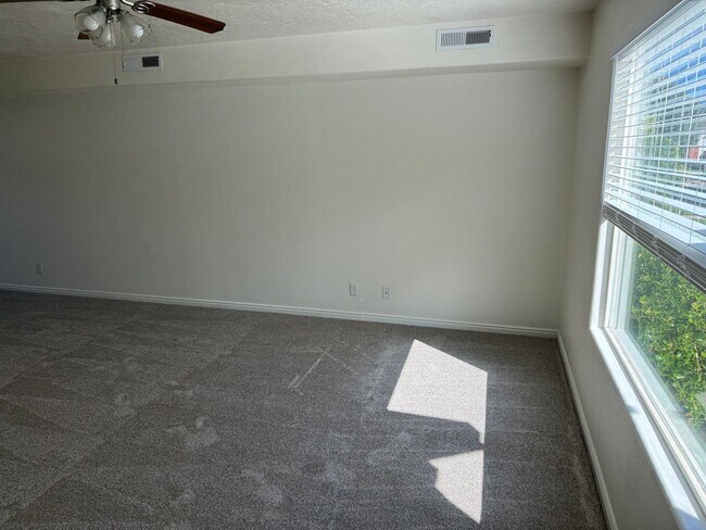 Foto del edificio - Stunning Townhome!