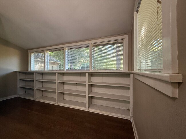 Foto del edificio - TAKE A LOOK AT THIS CHARMING APARTMENT IN ...