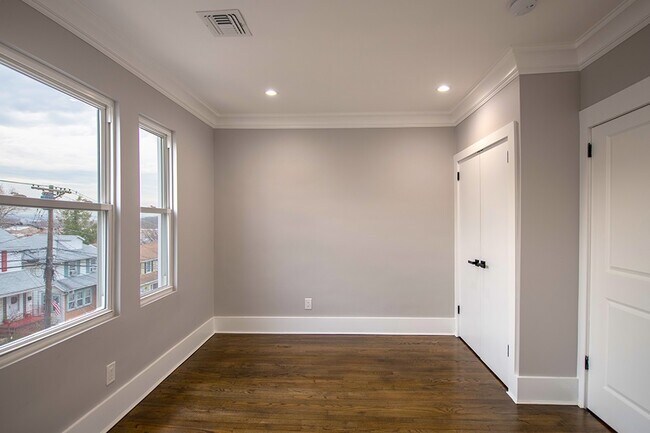 Building Photo - 1502 91st St