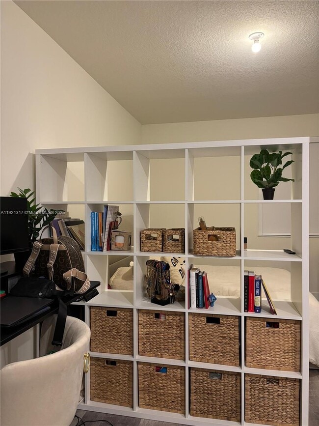 Foto del edificio - 6502 NW 105th Pl