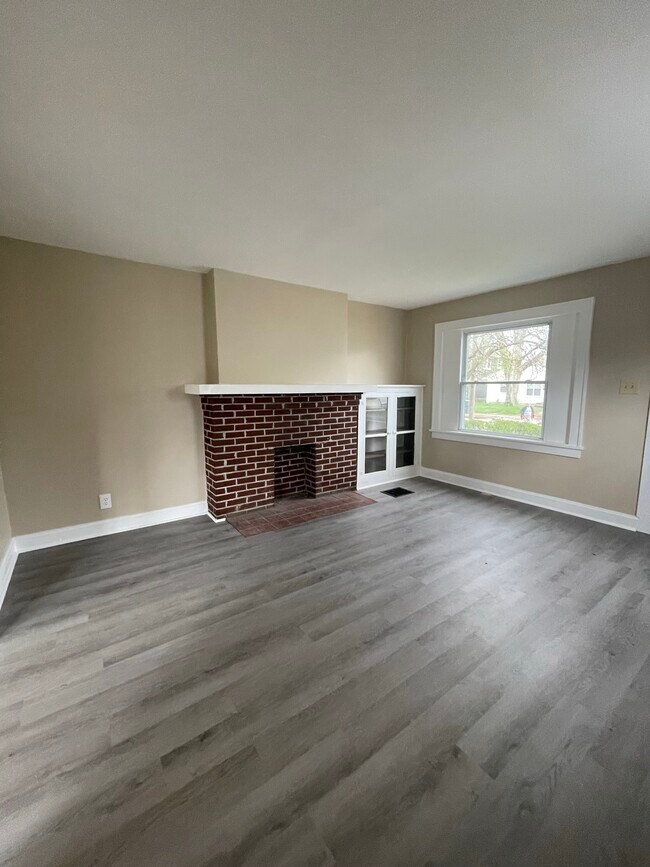 Foto del edificio - 693 N Dawson Ave