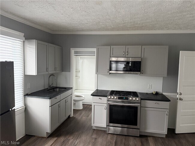 Building Photo - 3694 E 57th St