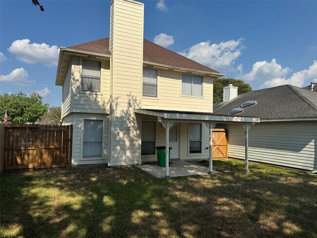 Foto del edificio - 18131 Beaverdell Dr