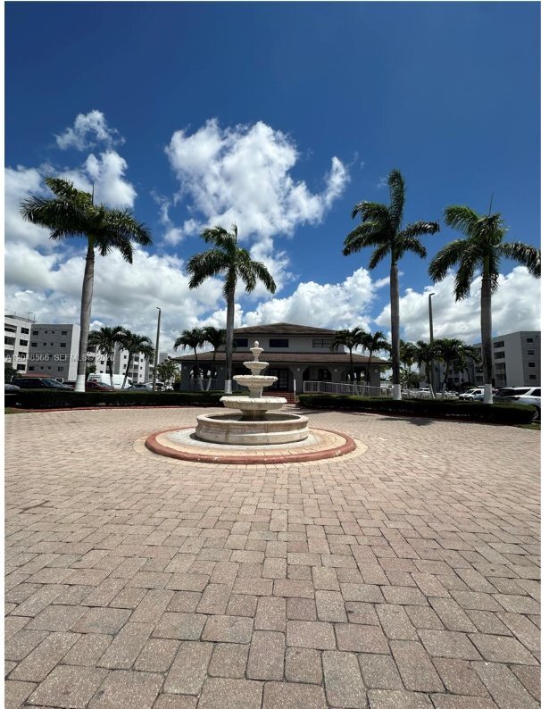 Foto del edificio - 8145 NW 7th St