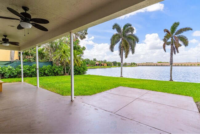 Foto del edificio - 10250 NW 60th Pl