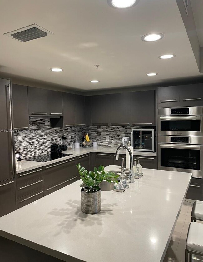 Foto del edificio - 7661 NW 107th Ave