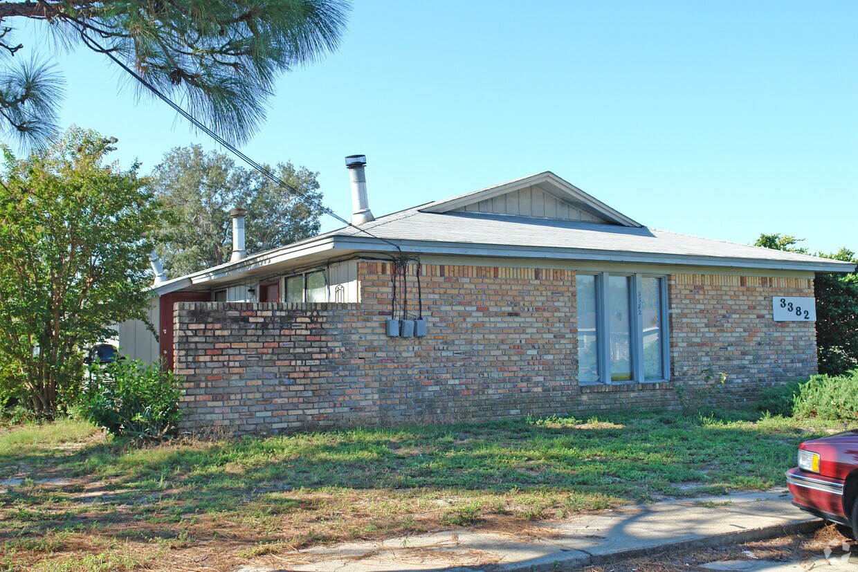 Foto del edificio - 3382 Green Briar Cir