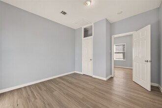 Building Photo - 8211 Parnell St