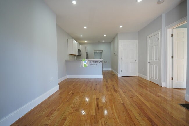 Photo - 372 Oxford St Apartment