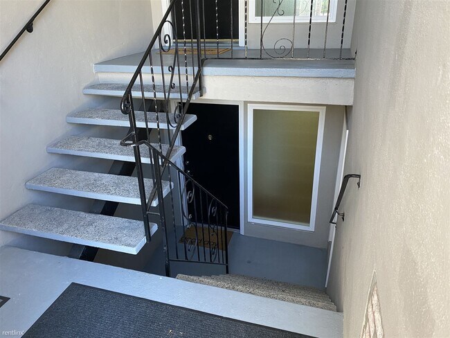 Foto del edificio - 2 br, 1.5 bath  - 105 London Ct