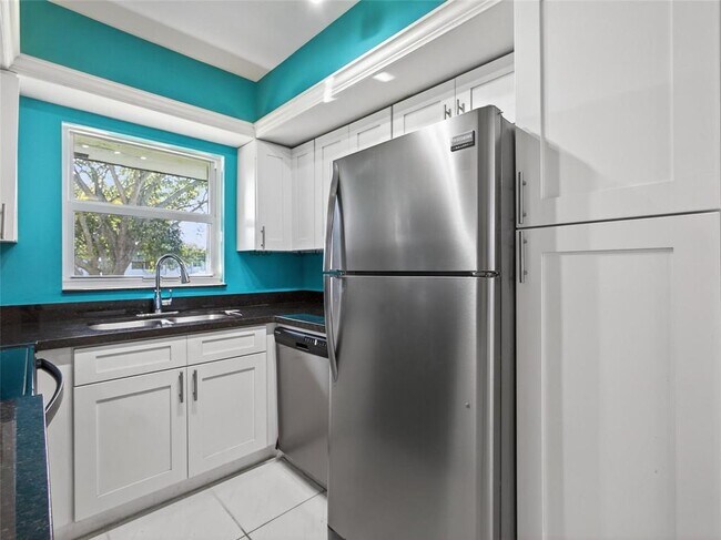 Foto del edificio - 8400 W Sample Rd
