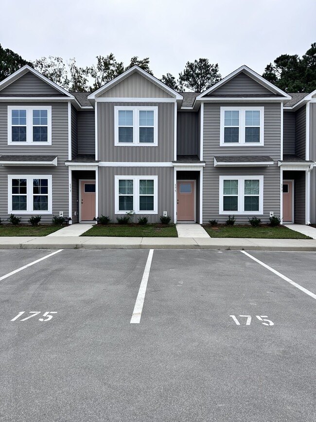 Building Photo - 175 Loren Rd