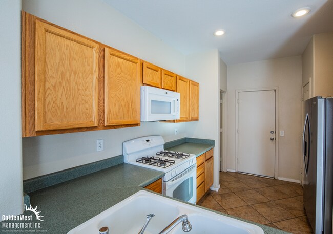 Foto del edificio - Spacious and Lovely Two-Story 3Bdm 2.5Ba Home in Centennial.