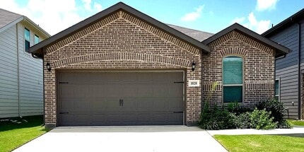 Building Photo - 1020 Runnels Ln