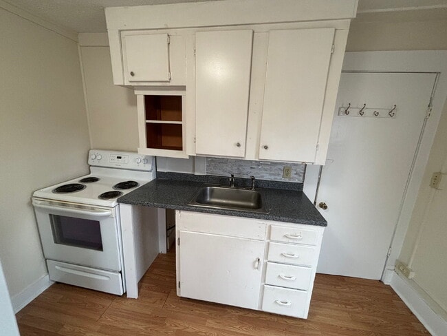 Building Photo - Cozy & Affordable 1BR Apartment with Heat Included – Convenient Sanford Location!