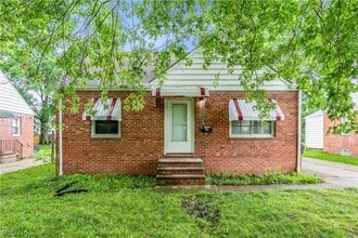 Building Photo - 735 E 256th St