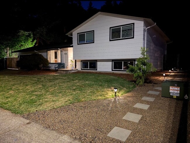 Building Photo - 15136 SE Gladstone Dr