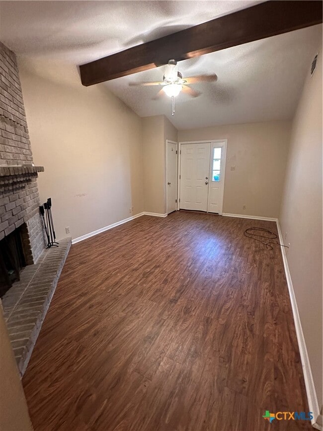 Building Photo - 208 Versailles St