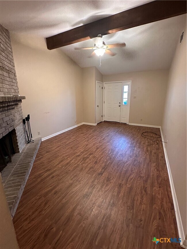 Foto del edificio - 208 Versailles St