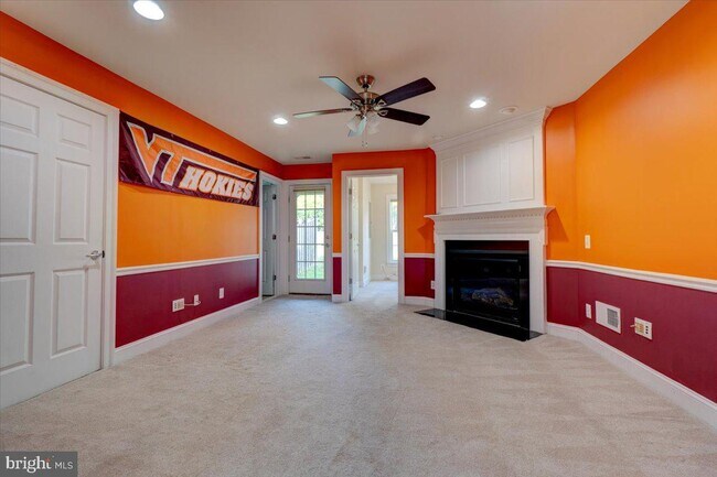 Foto del edificio - 2447 Brookmoor Ln