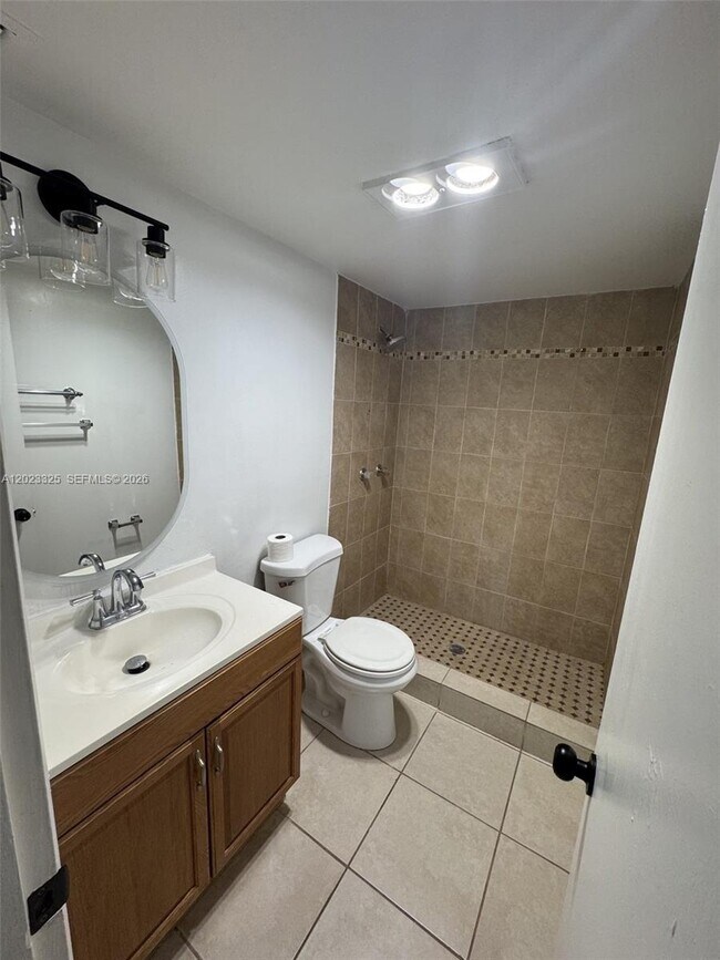 Foto del edificio - 1643 NE Miami Gardens Dr
