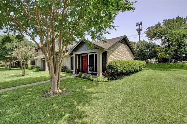 Building Photo - 1015 E Yager Ln