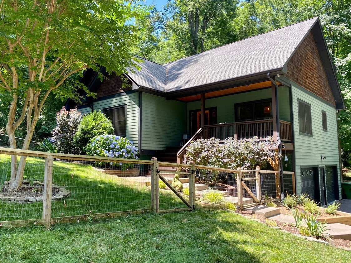 Foto principal - West AVL - Beautiful Wooded Lot, Home Offi...