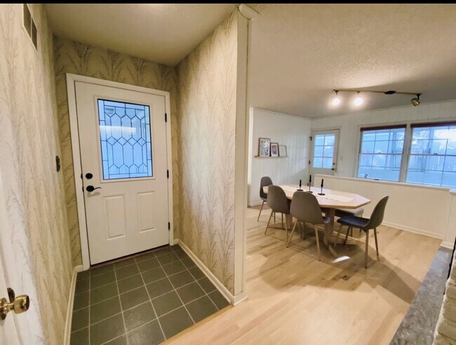 Entrance - 4825 Pawnee Dr