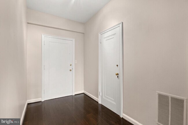 Foto del edificio - 2101 Connecticut Ave NW