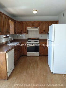 Foto del edificio - 10401 N McGee St