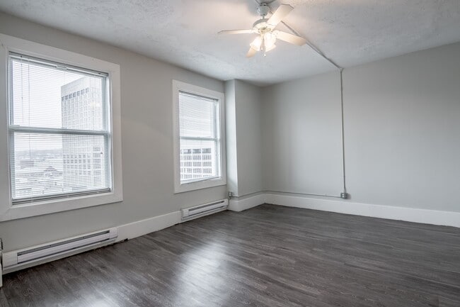 Interior Photo - Grid District - 50 Franklin