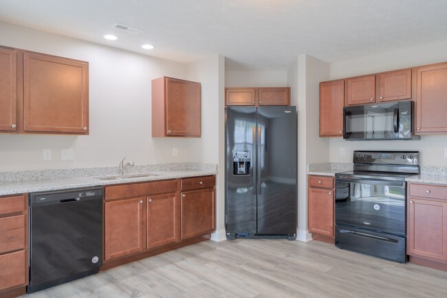 Building Photo - Oak Tree Townhome | 3 Bedrooms, 3.5 Bathro...