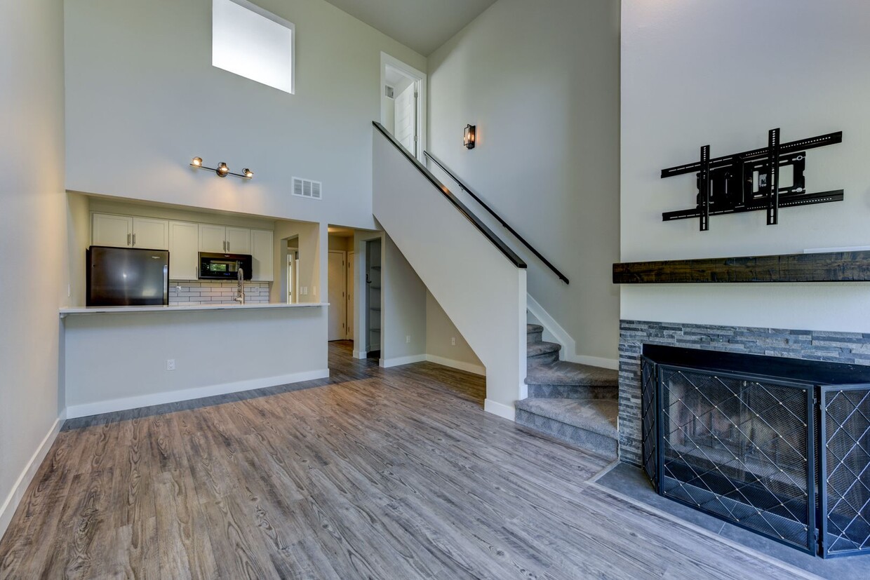 Primary Photo - 2 Bedroom Condo in Great Location with Poo...