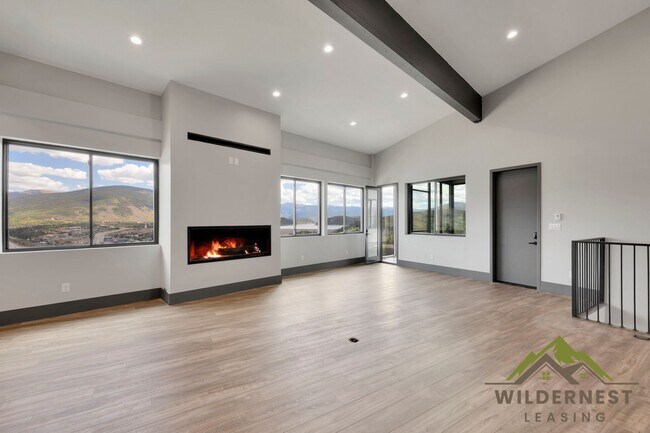 Building Photo - 348 Lake View Dr