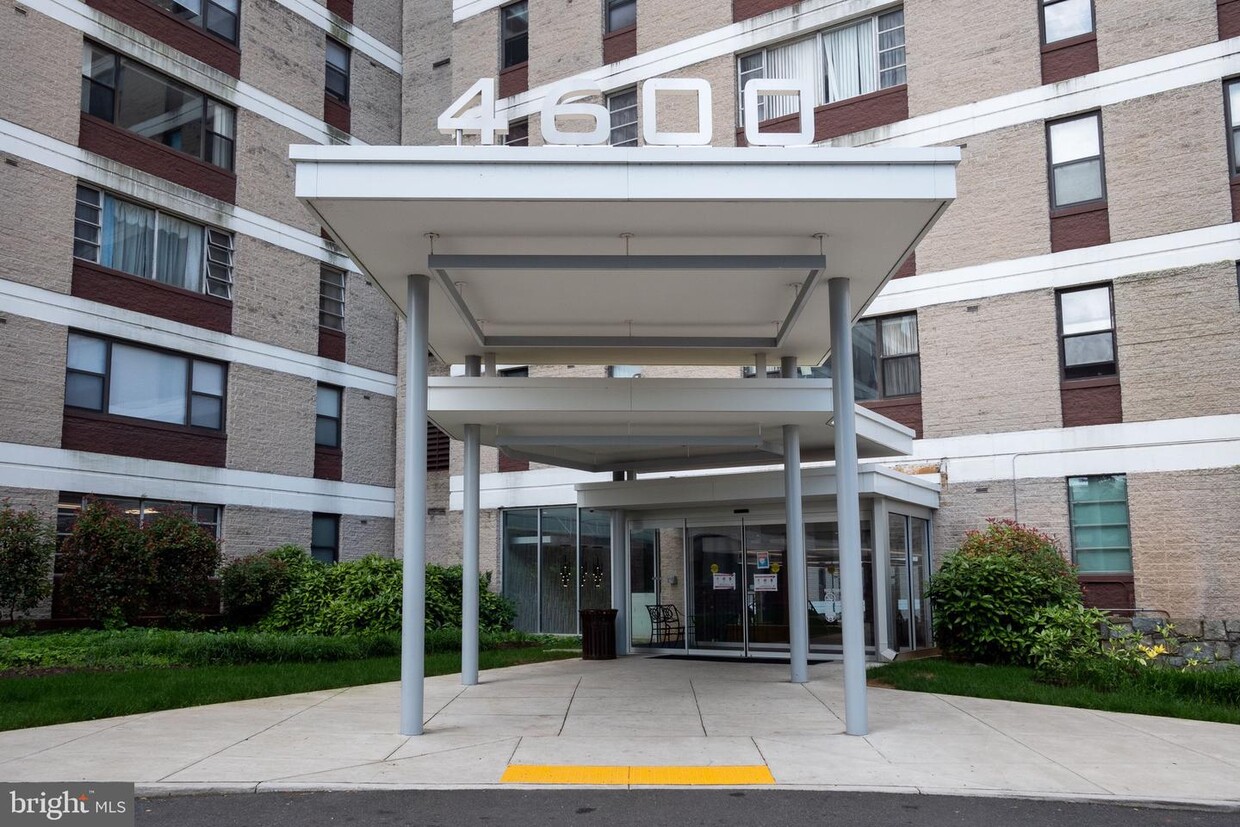 Foto principal - 4600 Duke St