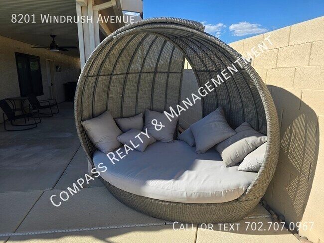 Foto del edificio - 8201 Windrush Ave