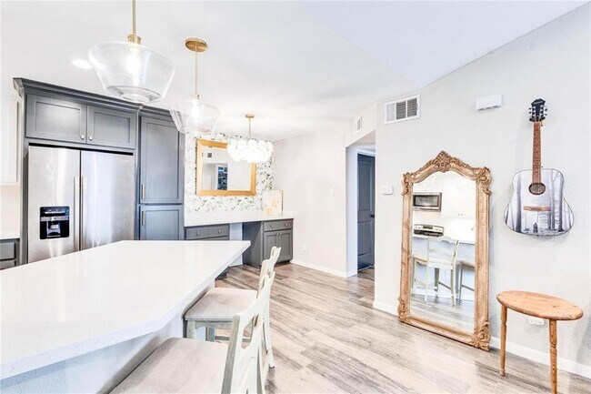 Foto del edificio - 2450 Wickersham Ln